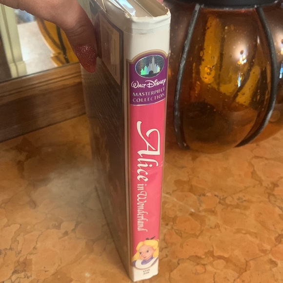 Disney's Alice in Wonderland VHS - Picture 6 of 7